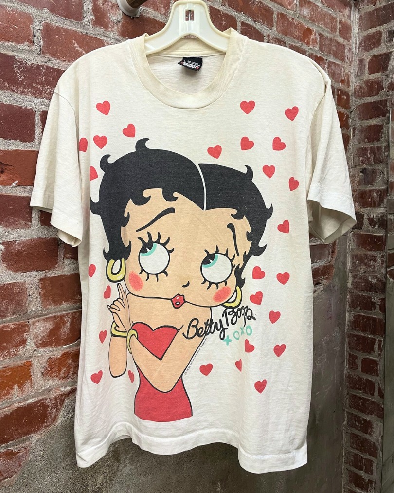 Vintage single-stitch Betty Boop graphic tee shirt from 1988 featuring hearts and 'xoxo' slogan